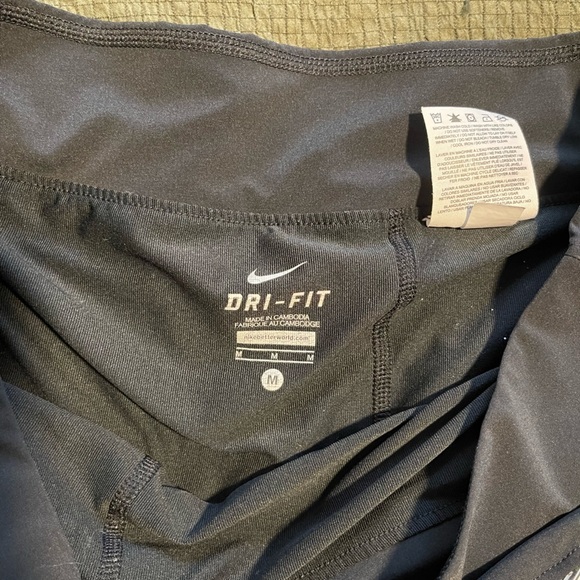 Women’s Nike active skort - Picture 2 of 7
